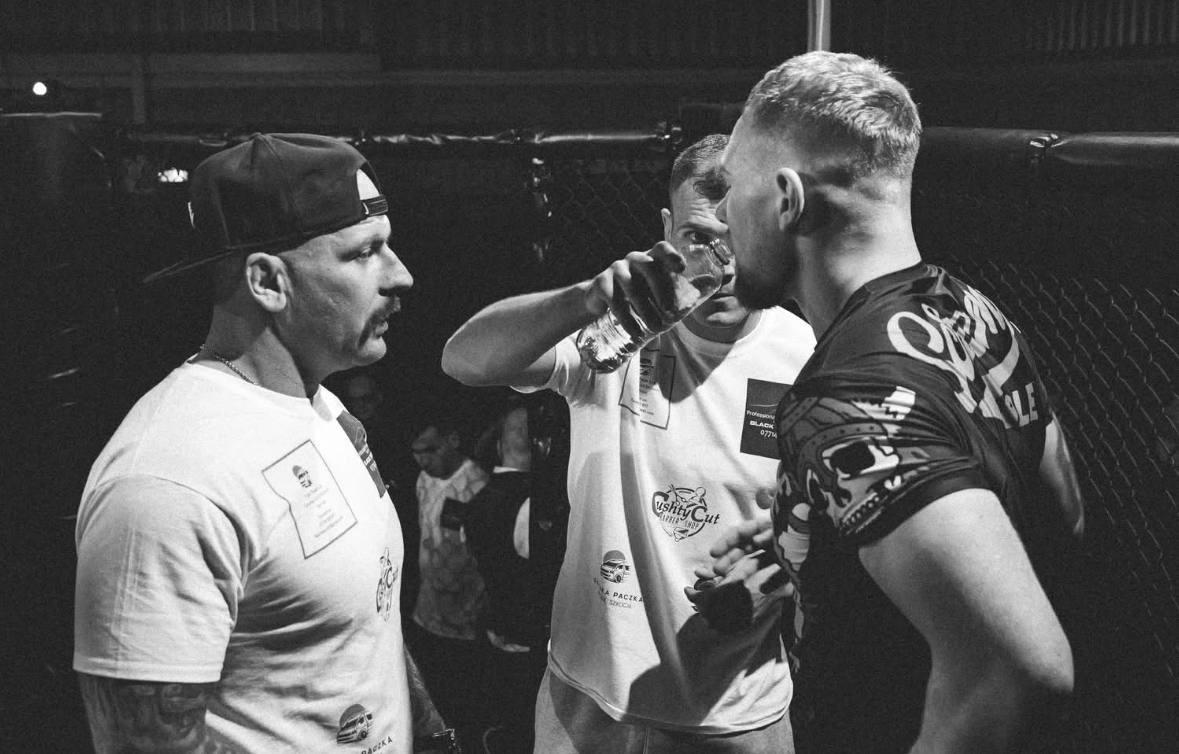 Corner work between rounds at a competition